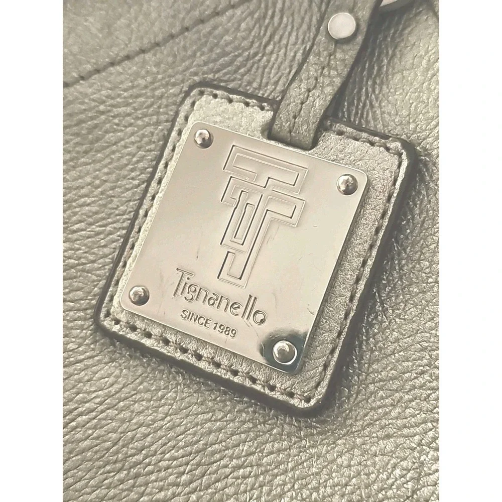 Tignanello‎ Triple T Silver Leather Silver Charm Metal Key Fob Keychain Hang Tag